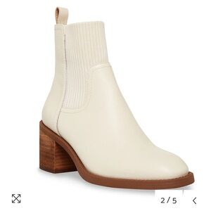 Steve Madden Admire boots in color Bone size 8